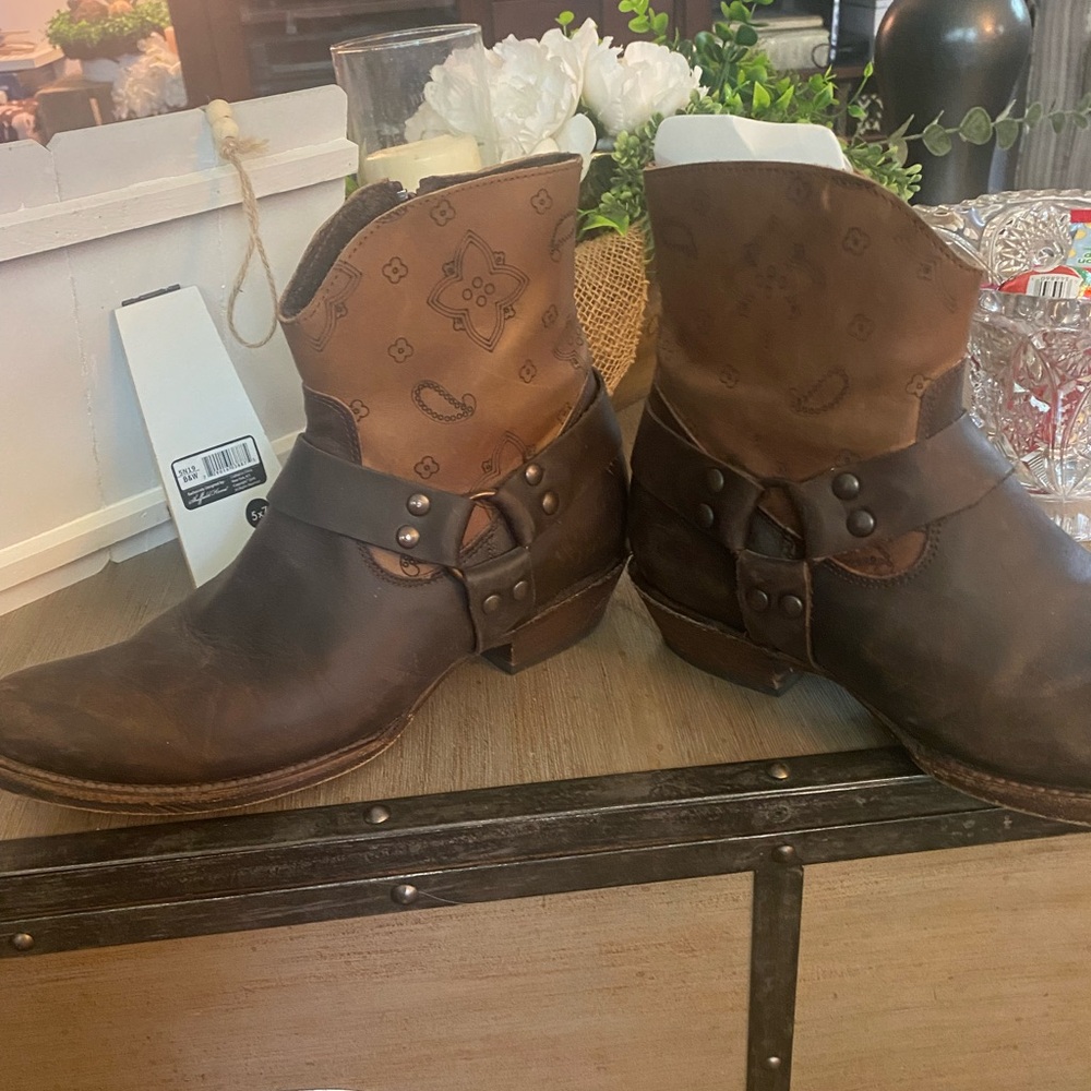 EUC Like BN - Only Wore Twice Women’s Brown Leather Harness Ankle Boots - Brown